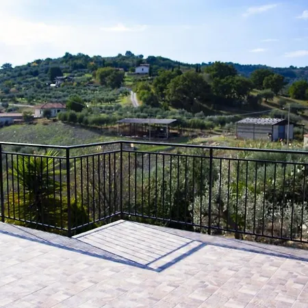La Casa Sulla Collina Alojamento de Acomodação e Pequeno-almoço 3*